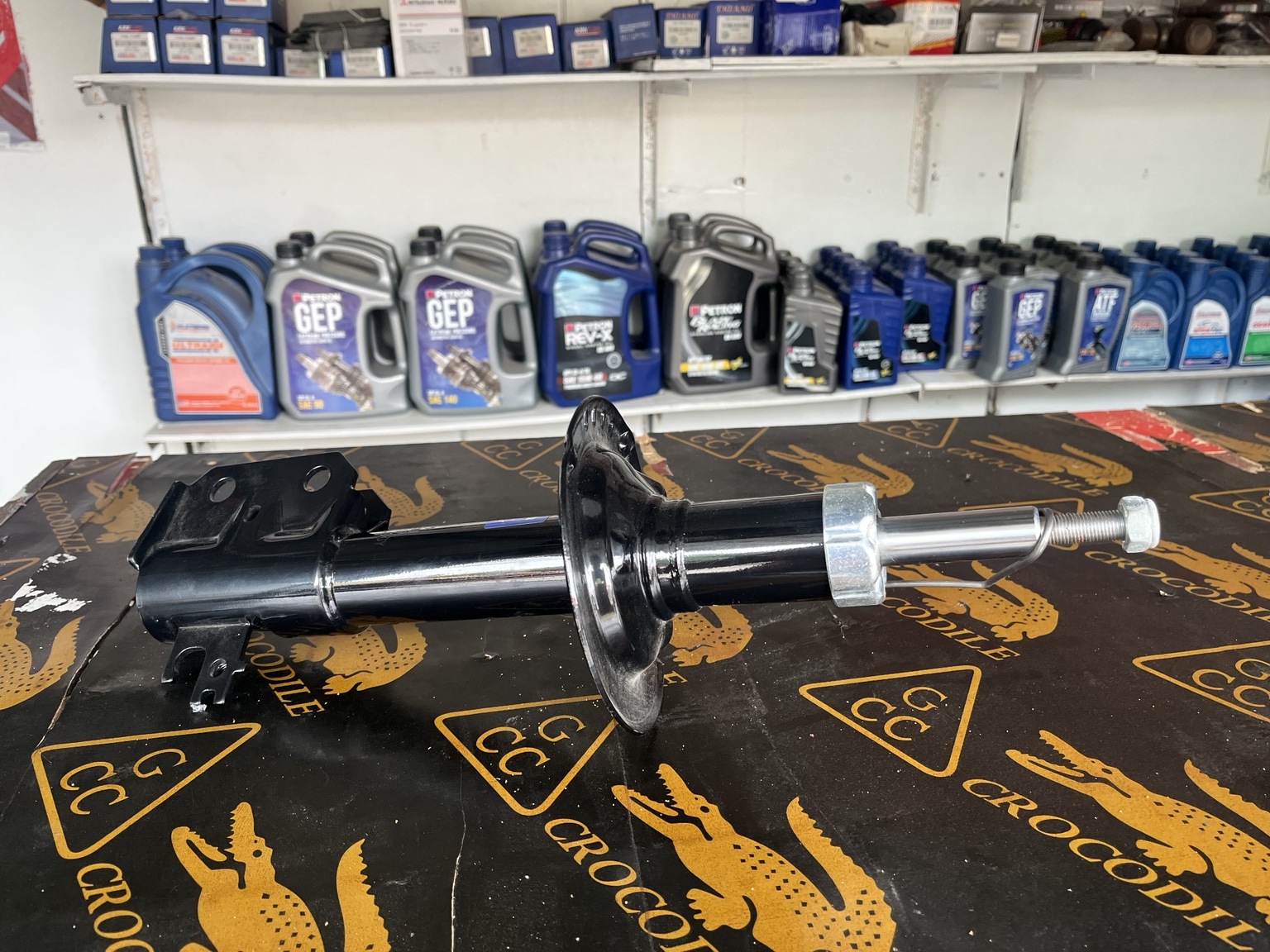 Shock Absorber KF3340087 — angle 2